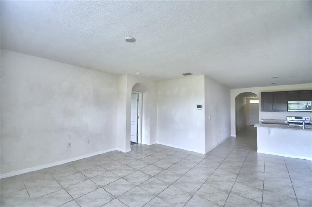 For Sale: $390,000 (4 beds, 2 baths, 1828 Square Feet)
