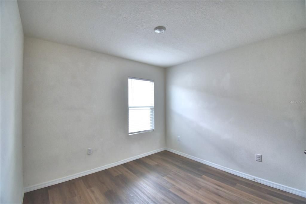 For Sale: $390,000 (4 beds, 2 baths, 1828 Square Feet)
