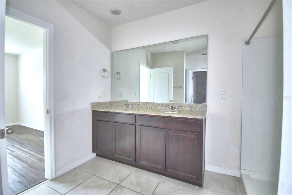 For Sale: $390,000 (4 beds, 2 baths, 1828 Square Feet)