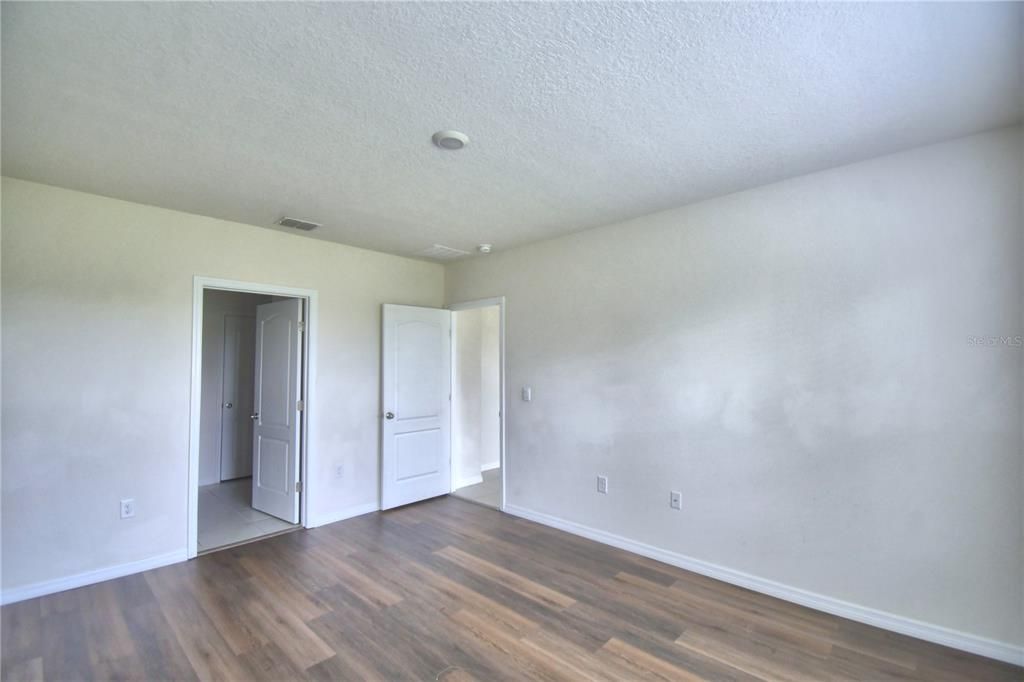 For Sale: $390,000 (4 beds, 2 baths, 1828 Square Feet)