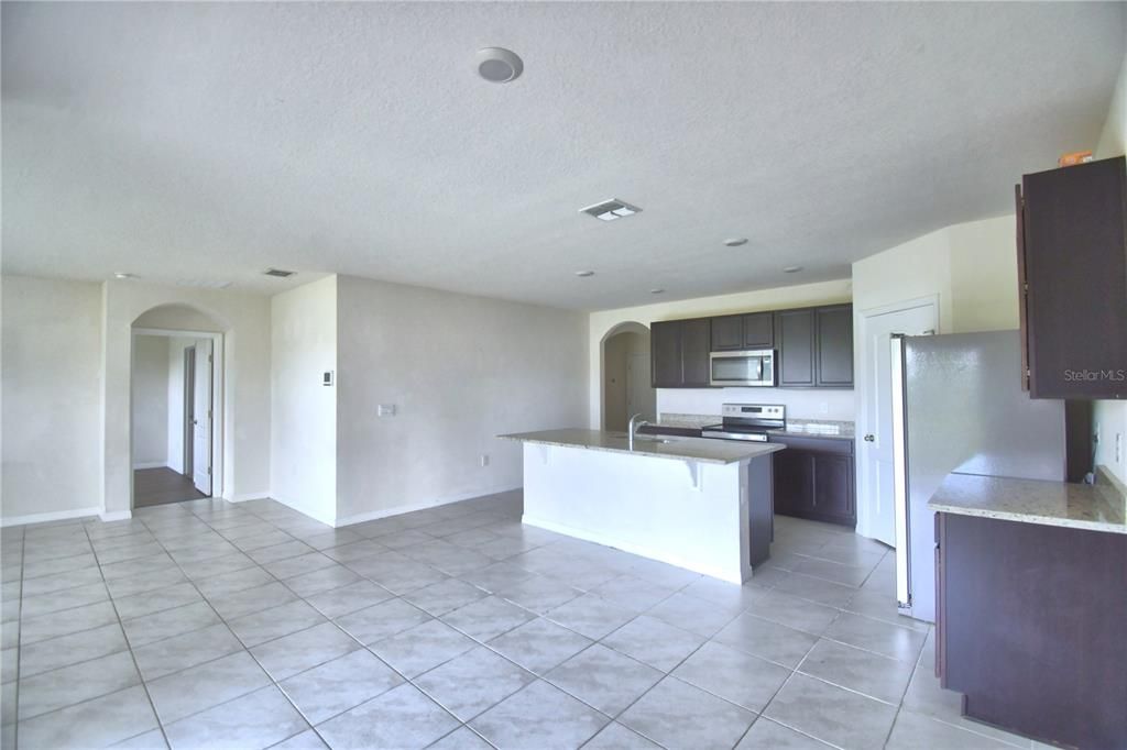 For Sale: $390,000 (4 beds, 2 baths, 1828 Square Feet)