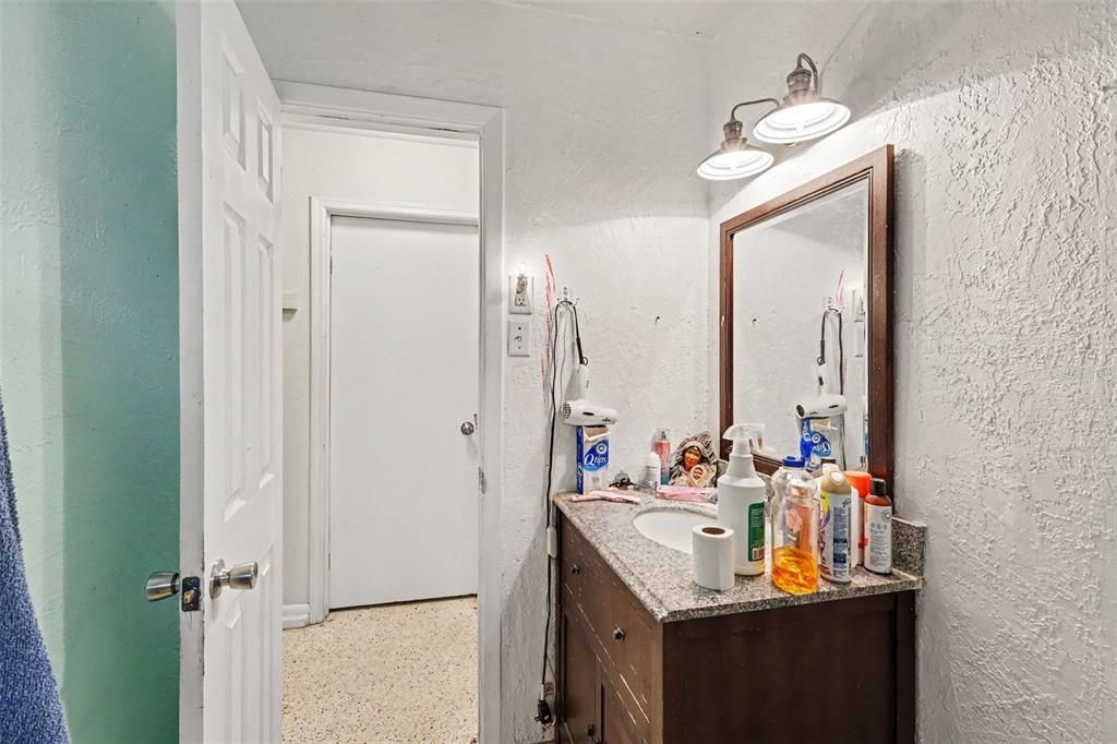 На продажу: $155,000 (3 спален, 1 ванн, 888 Квадратных фут)