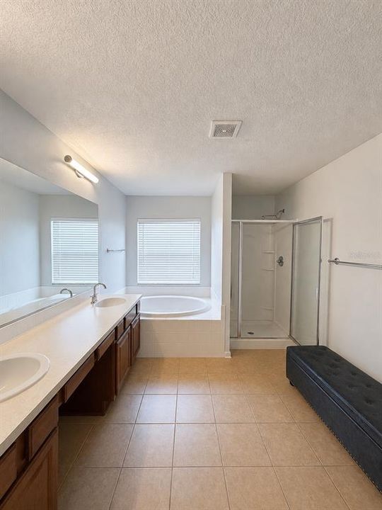 En Venta: $534,000 (4 camas, 3 baños, 2562 Pies cuadrados)