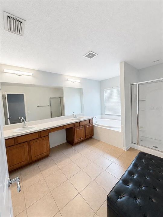 En Venta: $534,000 (4 camas, 3 baños, 2562 Pies cuadrados)