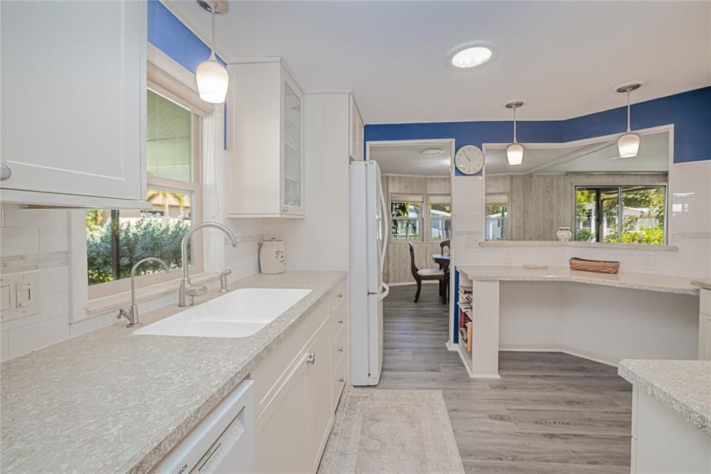 For Sale: $140,000 (2 beds, 2 baths, 1104 Square Feet)