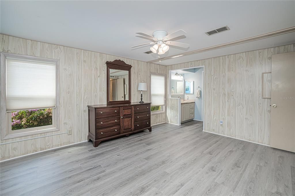 For Sale: $140,000 (2 beds, 2 baths, 1104 Square Feet)