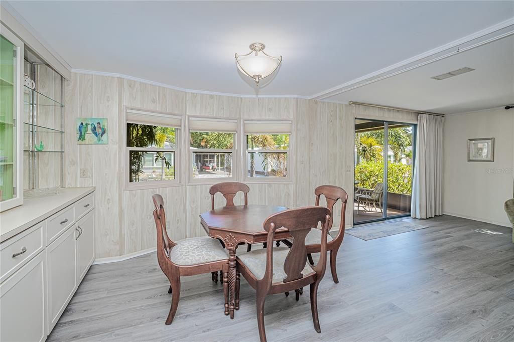 For Sale: $140,000 (2 beds, 2 baths, 1104 Square Feet)