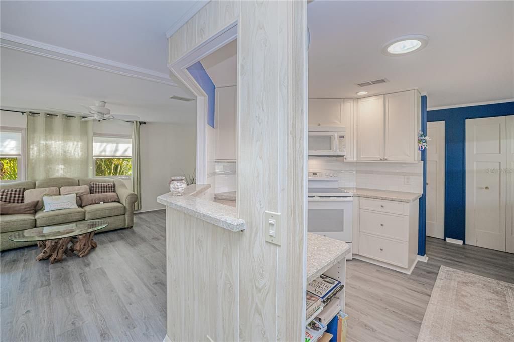 For Sale: $140,000 (2 beds, 2 baths, 1104 Square Feet)