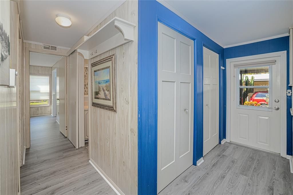 For Sale: $140,000 (2 beds, 2 baths, 1104 Square Feet)