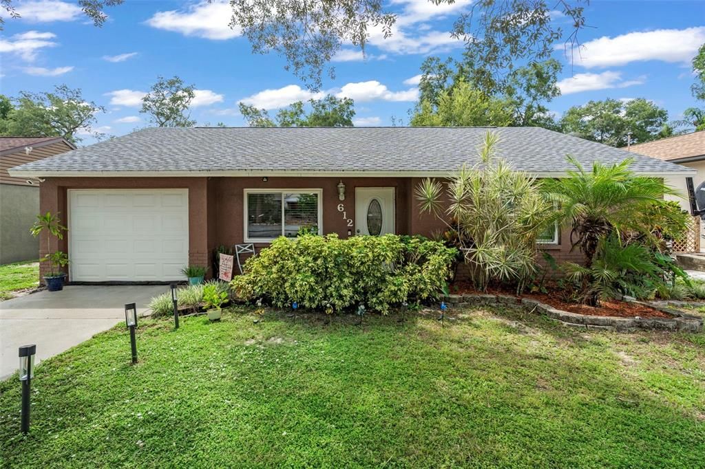 For Sale: $309,900 (2 beds, 1 baths, 1078 Square Feet)