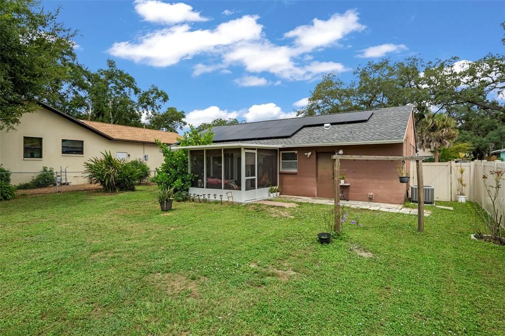 For Sale: $309,900 (2 beds, 1 baths, 1078 Square Feet)