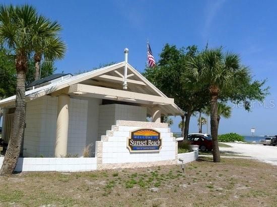 For Sale: $309,900 (2 beds, 1 baths, 1078 Square Feet)