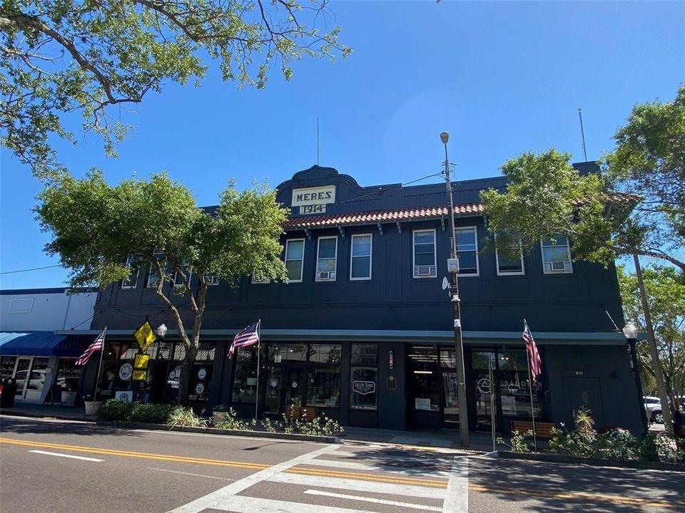 For Sale: $309,900 (2 beds, 1 baths, 1078 Square Feet)