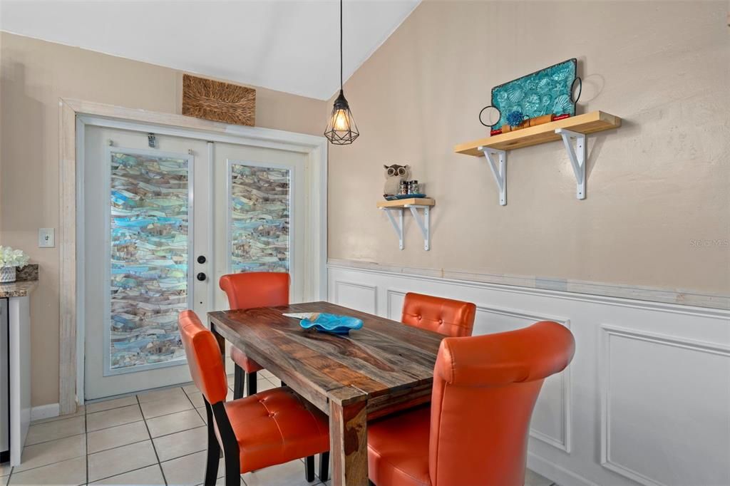 For Sale: $309,900 (2 beds, 1 baths, 1078 Square Feet)