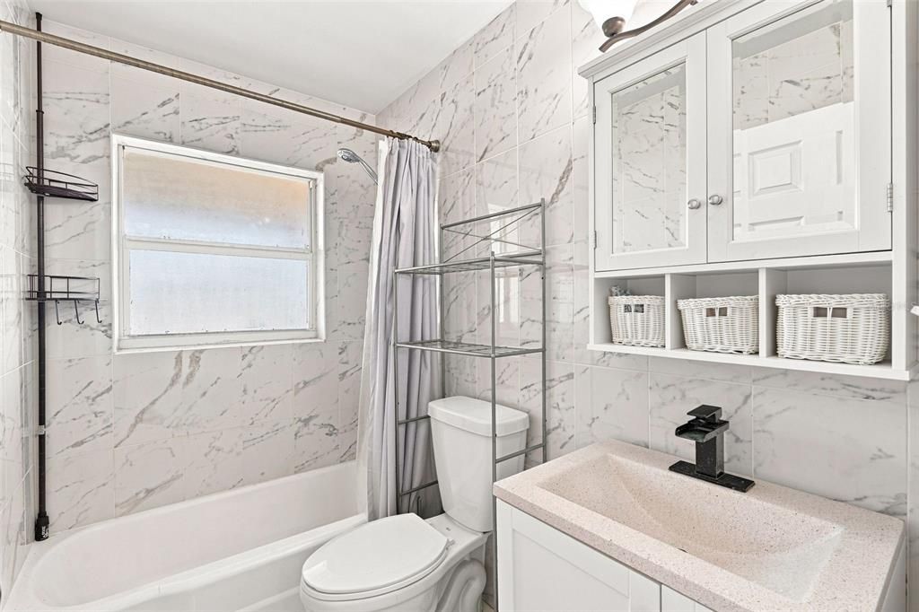 На продажу: $349,900 (3 спален, 1 ванн, 1084 Квадратных фут)