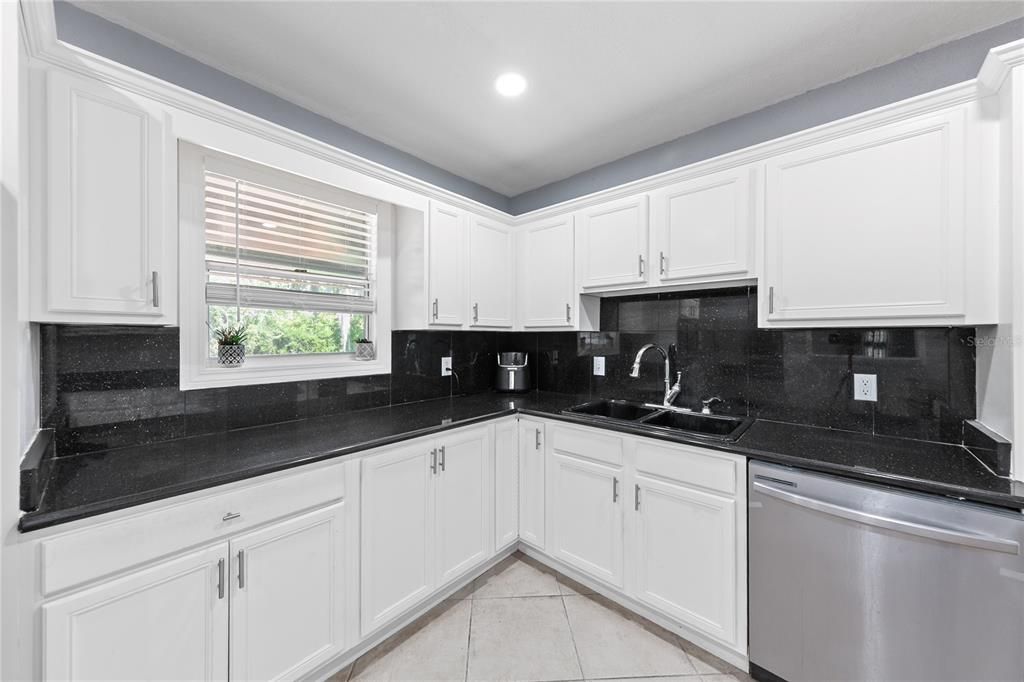 En Venta: $349,000 (3 camas, 2 baños, 1708 Pies cuadrados)