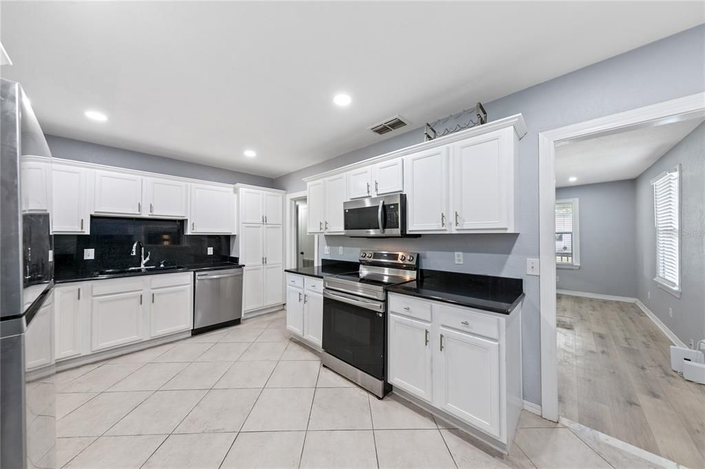 En Venta: $349,000 (3 camas, 2 baños, 1708 Pies cuadrados)