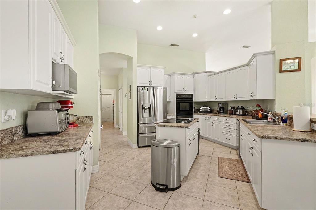 En Venta: $650,000 (4 camas, 3 baños, 2757 Pies cuadrados)