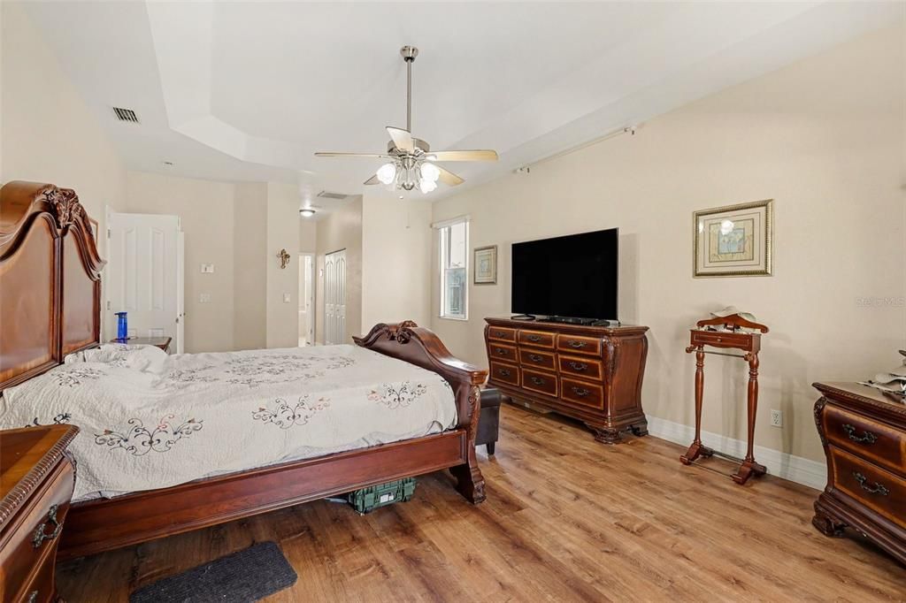 En Venta: $650,000 (4 camas, 3 baños, 2757 Pies cuadrados)