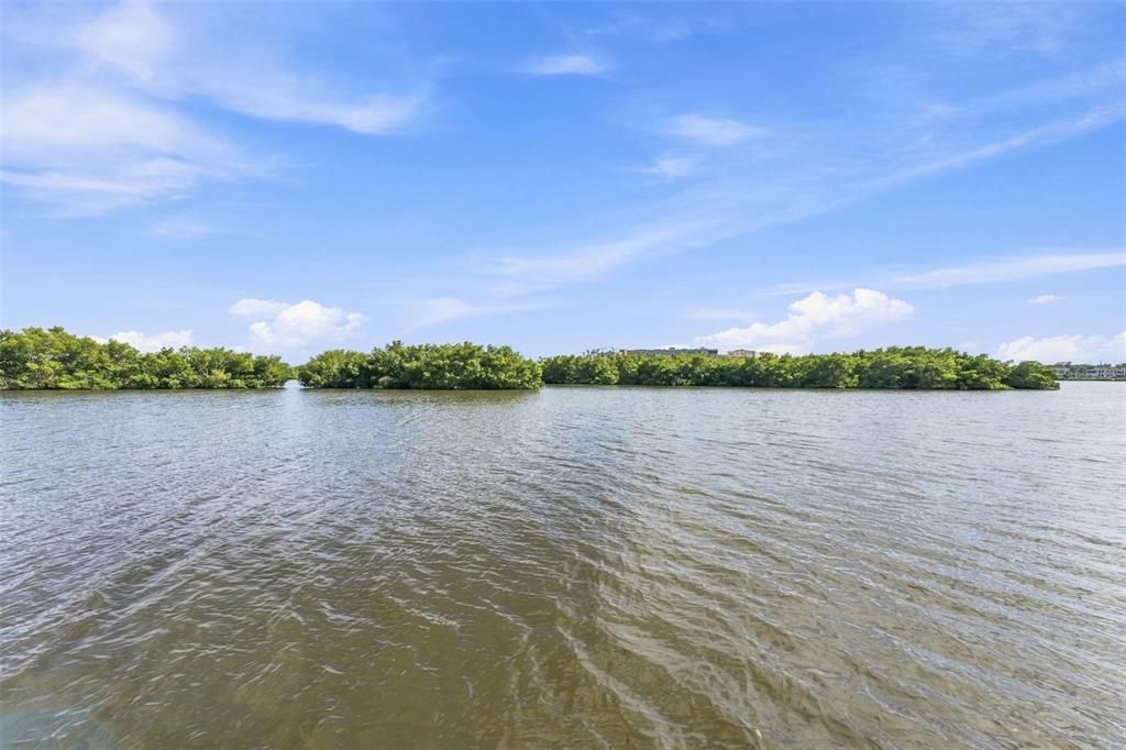 En Venta: $770,000 (3 camas, 2 baños, 2239 Pies cuadrados)