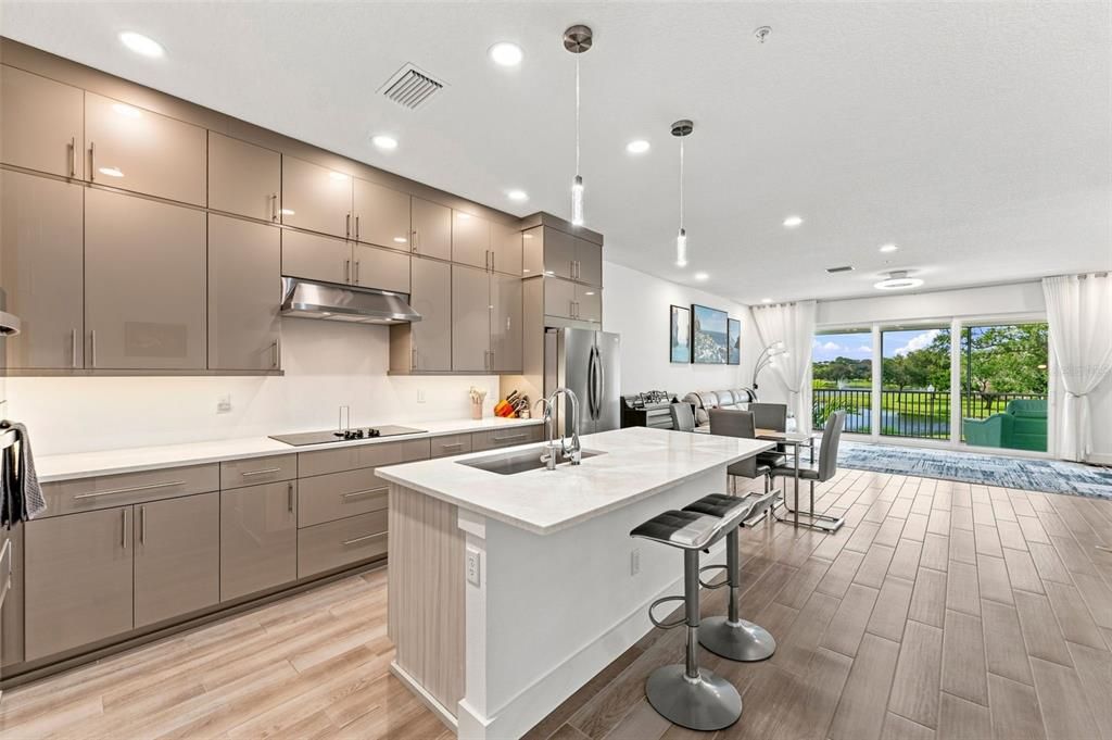 En Venta: $770,000 (3 camas, 2 baños, 2239 Pies cuadrados)