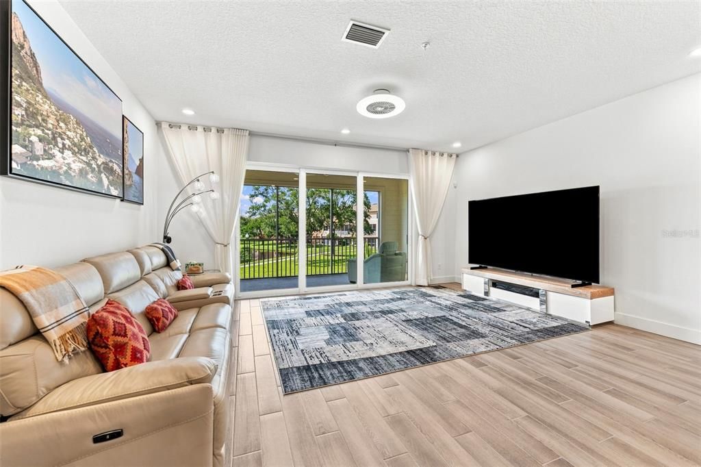 En Venta: $770,000 (3 camas, 2 baños, 2239 Pies cuadrados)