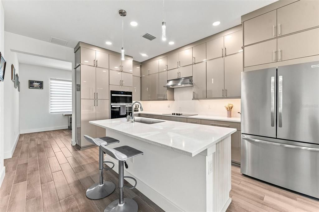 En Venta: $770,000 (3 camas, 2 baños, 2239 Pies cuadrados)