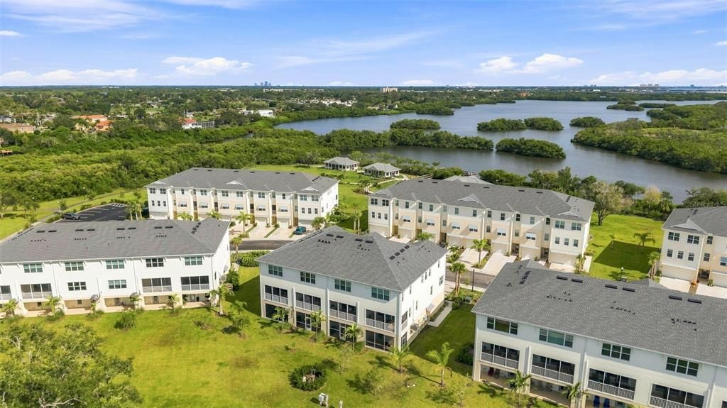 En Venta: $770,000 (3 camas, 2 baños, 2239 Pies cuadrados)