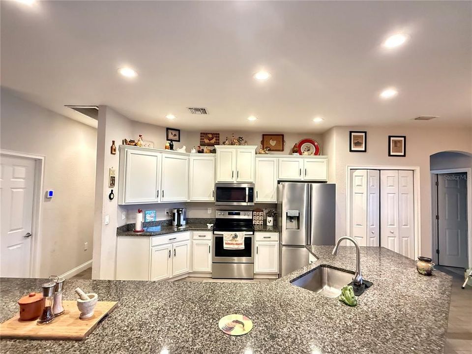En Venta: $596,000 (5 camas, 3 baños, 2531 Pies cuadrados)