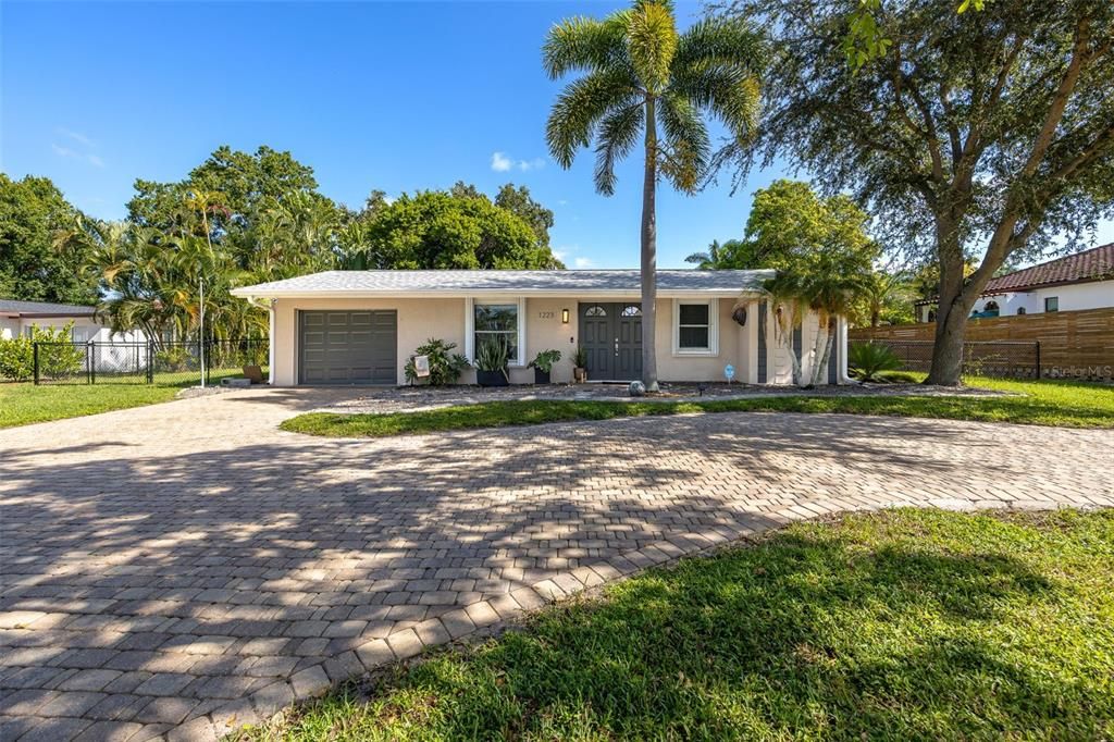 En Venta: $429,000 (3 camas, 2 baños, 1299 Pies cuadrados)