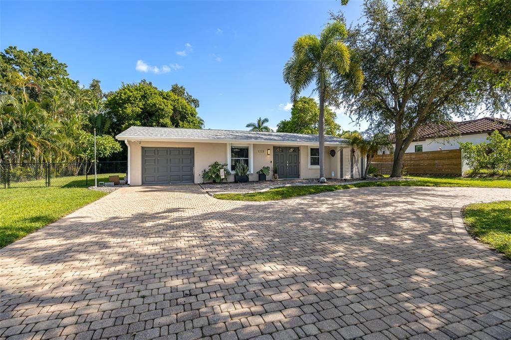 En Venta: $429,000 (3 camas, 2 baños, 1299 Pies cuadrados)
