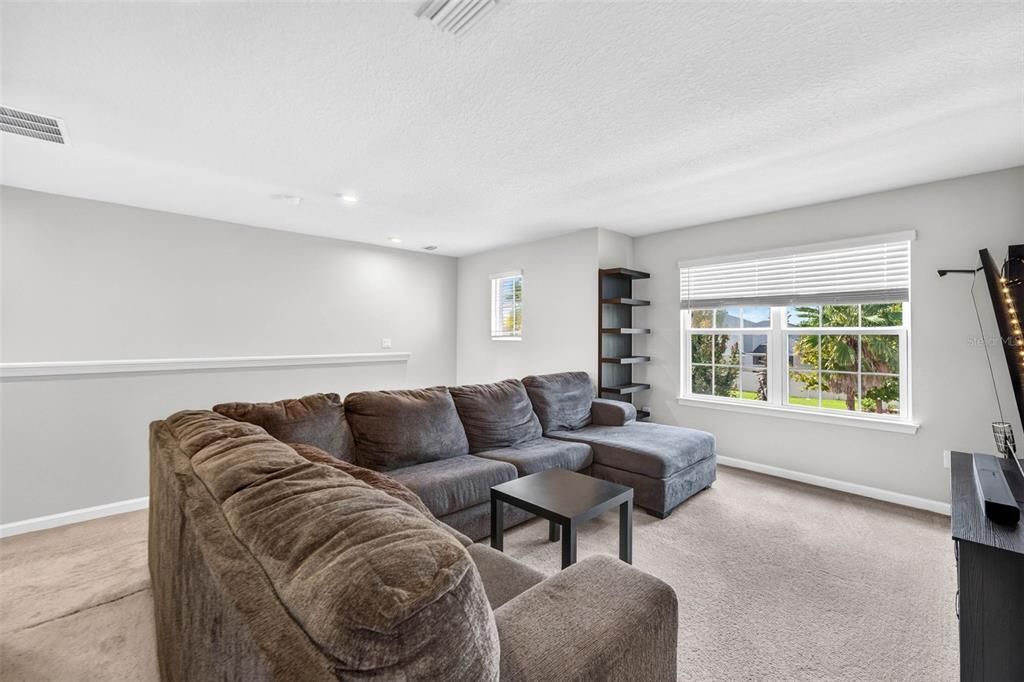 For Sale: $370,000 (3 beds, 2 baths, 1934 Square Feet)