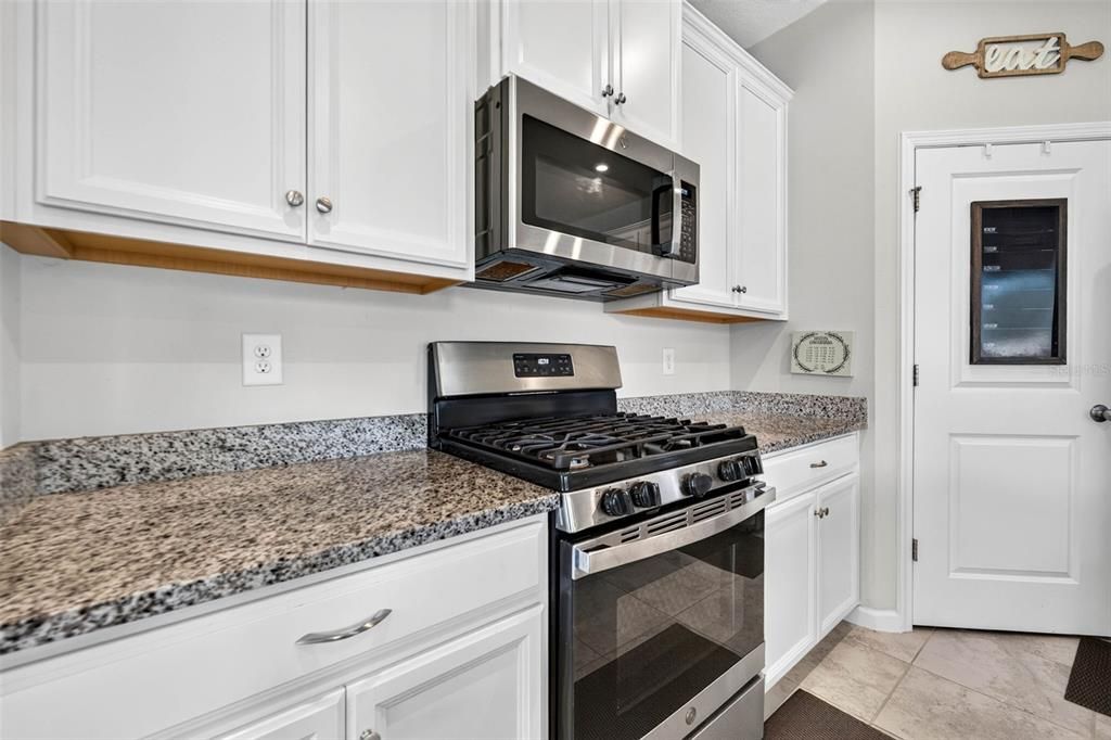 For Sale: $370,000 (3 beds, 2 baths, 1934 Square Feet)