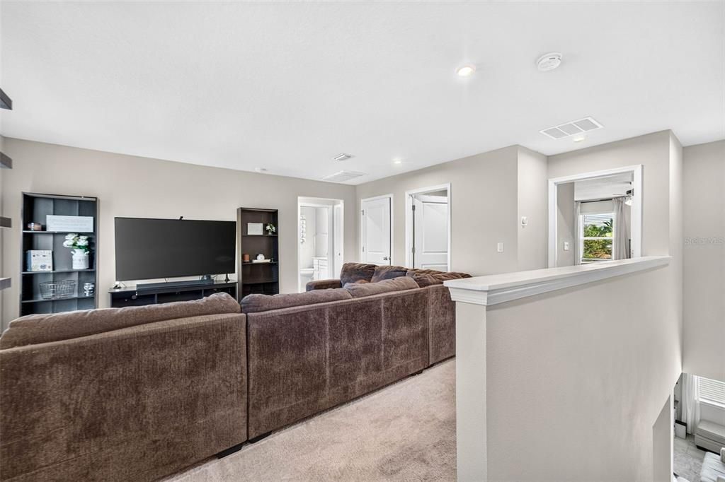 For Sale: $370,000 (3 beds, 2 baths, 1934 Square Feet)