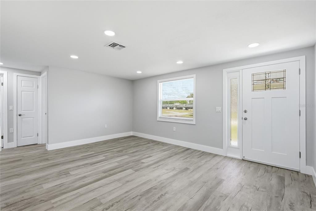 For Sale: $290,000 (3 beds, 2 baths, 1132 Square Feet)