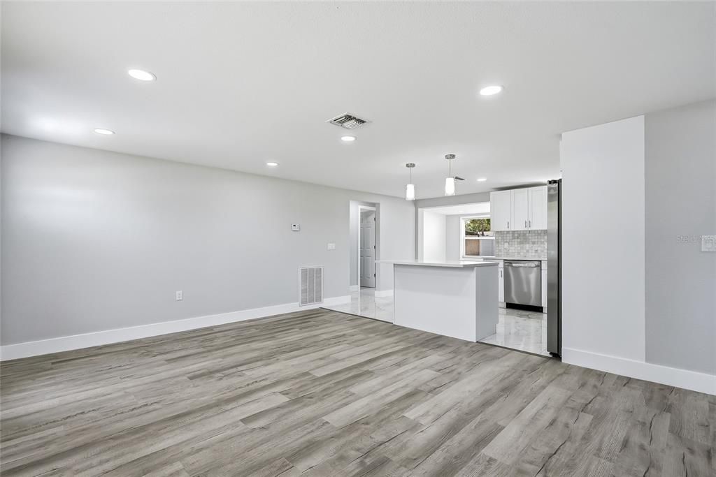 For Sale: $290,000 (3 beds, 2 baths, 1132 Square Feet)