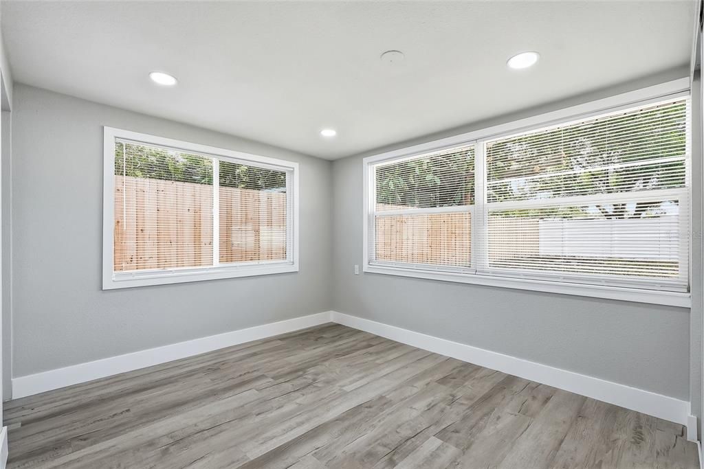For Sale: $290,000 (3 beds, 2 baths, 1132 Square Feet)