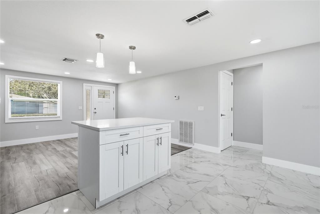 For Sale: $290,000 (3 beds, 2 baths, 1132 Square Feet)