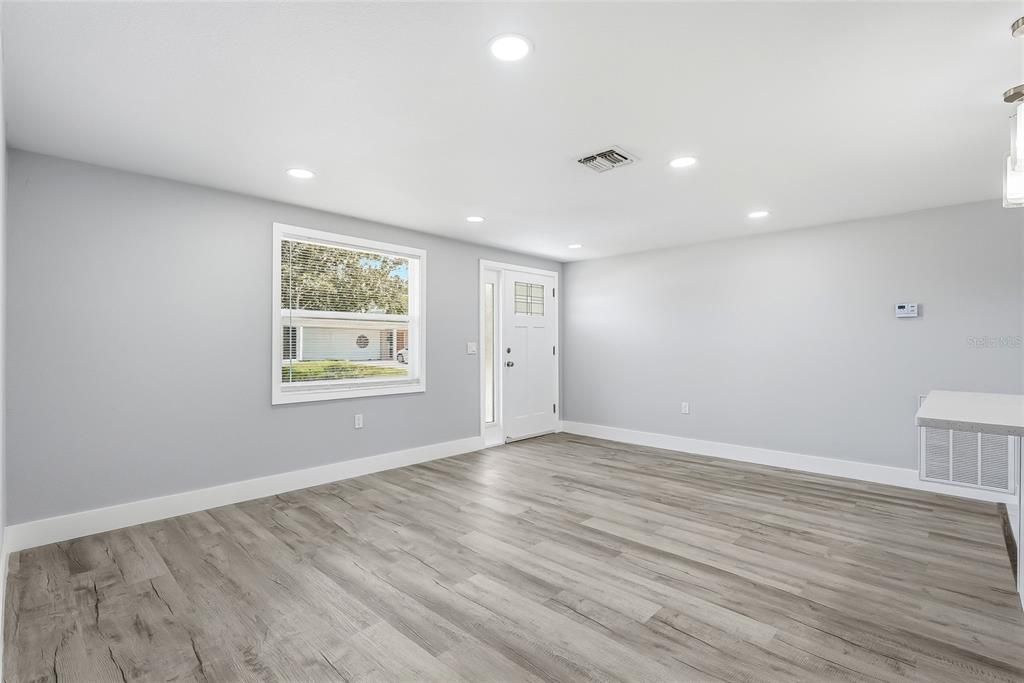 For Sale: $290,000 (3 beds, 2 baths, 1132 Square Feet)