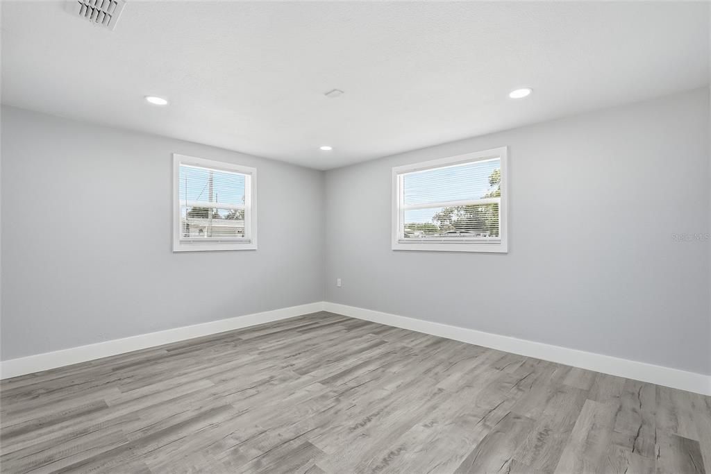 For Sale: $290,000 (3 beds, 2 baths, 1132 Square Feet)