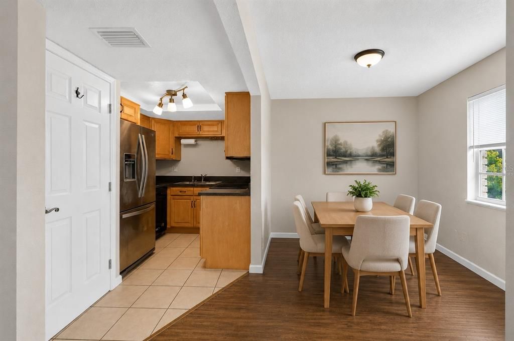 На продажу: $189,900 (2 спален, 2 ванн, 953 Квадратных фут)