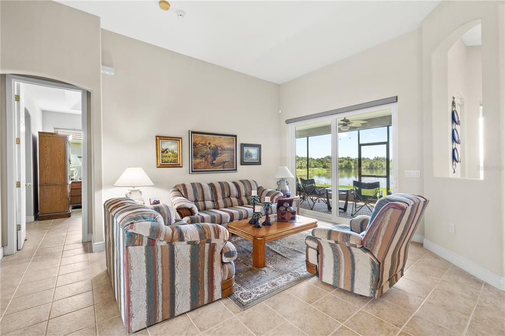 En Venta: $635,000 (4 camas, 3 baños, 2609 Pies cuadrados)