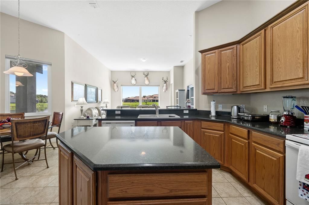 En Venta: $635,000 (4 camas, 3 baños, 2609 Pies cuadrados)