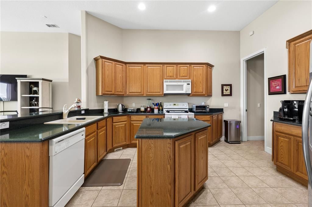 En Venta: $635,000 (4 camas, 3 baños, 2609 Pies cuadrados)