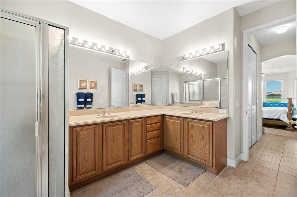 En Venta: $635,000 (4 camas, 3 baños, 2609 Pies cuadrados)