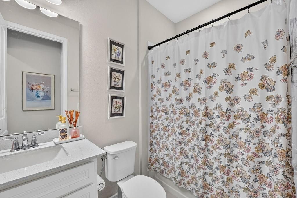 En Venta: $650,000 (5 camas, 3 baños, 2615 Pies cuadrados)