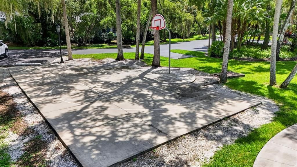 For Sale: $795,000 (4 beds, 2 baths, 2274 Square Feet)