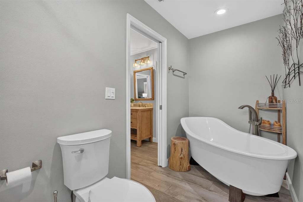 For Sale: $795,000 (4 beds, 2 baths, 2274 Square Feet)