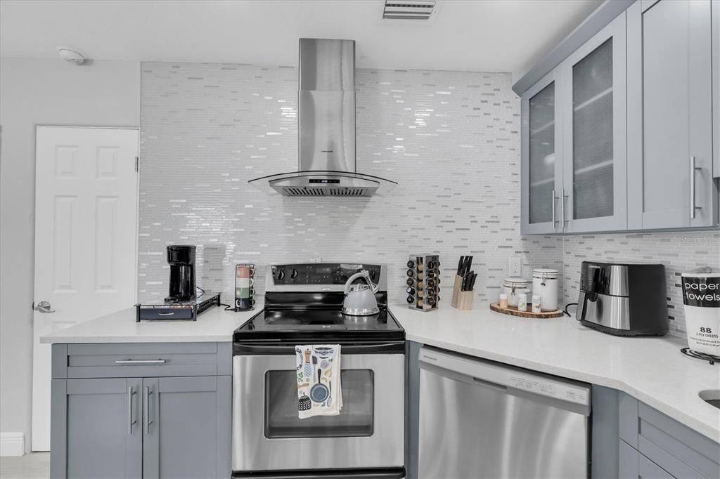 For Sale: $430,000 (3 beds, 2 baths, 1396 Square Feet)