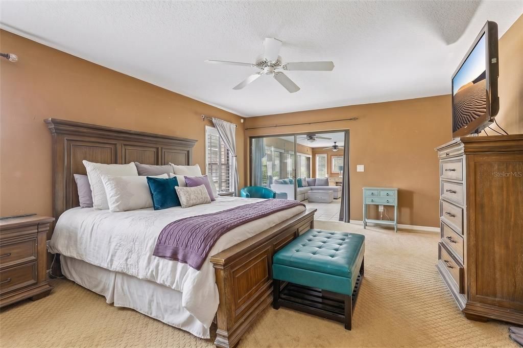 For Sale: $435,000 (2 beds, 2 baths, 2205 Square Feet)